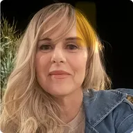 Dr Ceinwen Carlsson