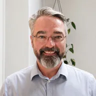 Dr Paul Henderson