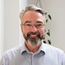 Dr Paul Henderson