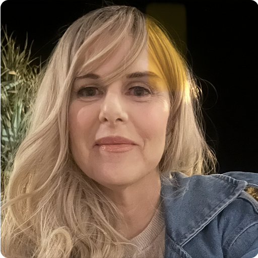 Dr Ceinwen Carlsson